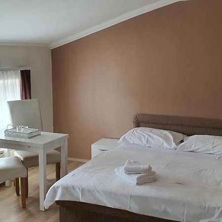 Gostilna S Prenocisci Pri Janezu Hotel Zgornja Loznica Exterior photo